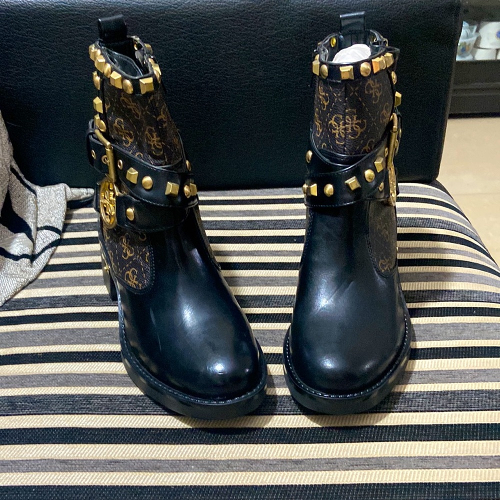 GUESS WOMENS BLACK STUDS BOOTS - Picture 5 of 13